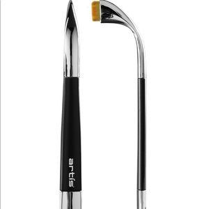 Artis fluentla collection linear brush 1